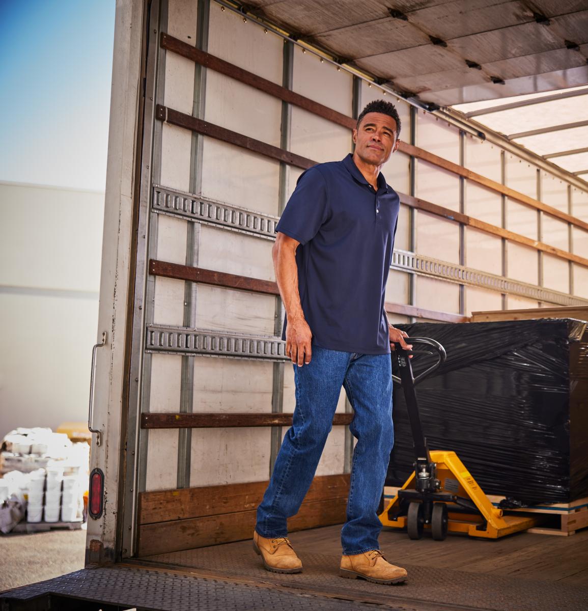moving pallets at Navis 