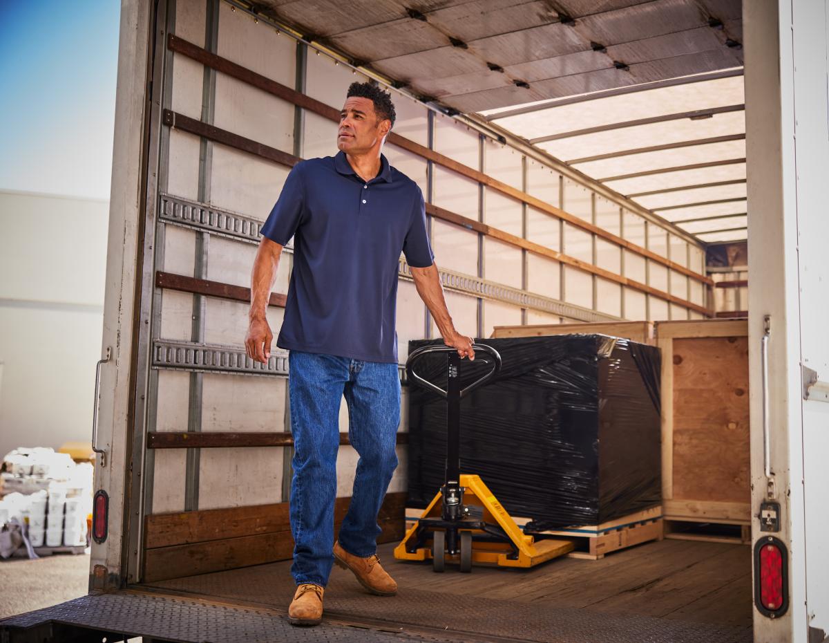 bulk receiving and shipping services at Navis Pack & Ship